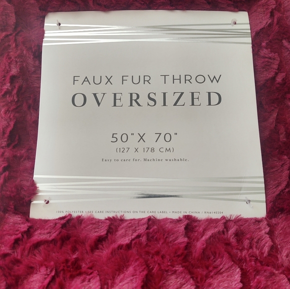 🎁Faux Fur Oversized Throw Blanket - Rumba Red; Style THBR-379H - Picture 5 of 7